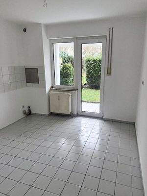 Küche mit Terrassenzugang