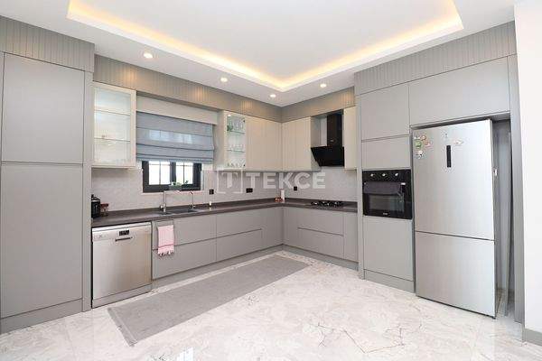 Villa with Pool and Mountain View in Döşemealtı, Antalya