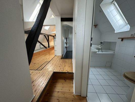 Blick aus Richtung Schlafzimmer in den Wohnbereich