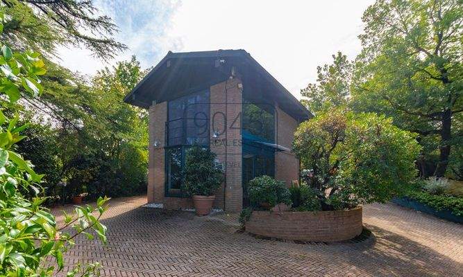 Moderne Villa mit Panoramablick in Castel San Pietro Terme – Emilia-Romagna