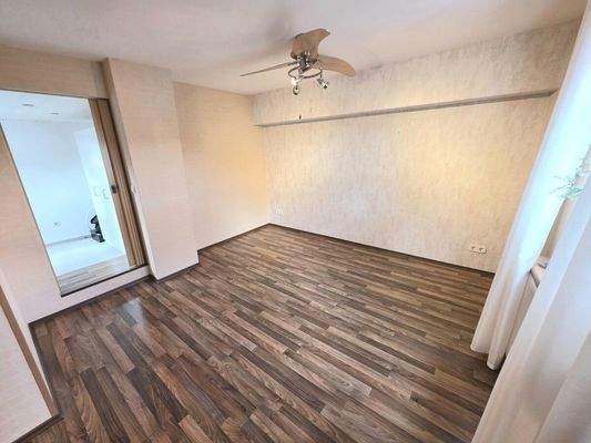 Schlafzimmer mit Ankleidezimmer DG