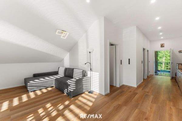 Wohnbereich und Gang Whg II DG