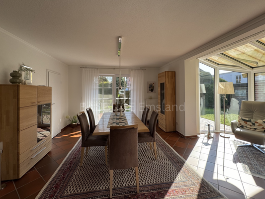 Essbereich mit Zugang zur Küche