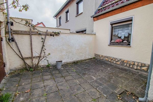 Sitzbereich hinter dem Haus