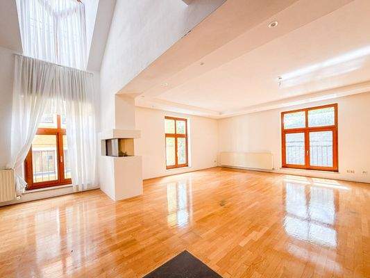 Helles Wohn- und Esszimmer