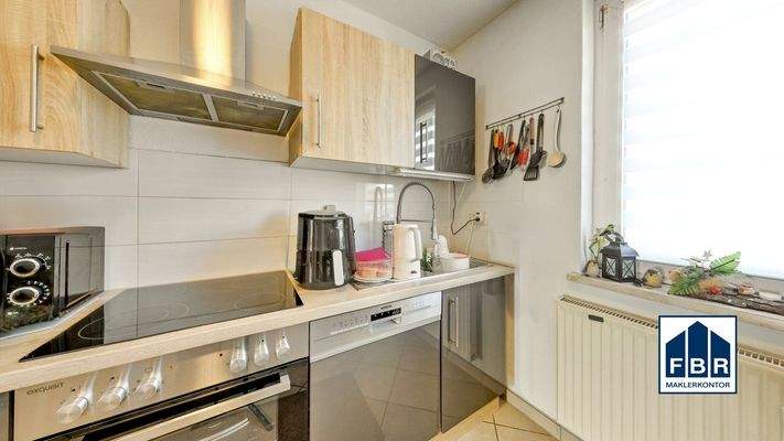 Küche mit Einbauküche