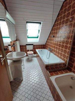Bad im Dachgeschoss