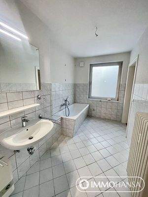 Badezimmer mit Badewanne