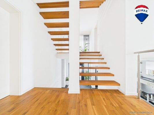 REMAX Immobilien DeLux Einfamilienhaus Diele Neunkirchen Mark Borowicz