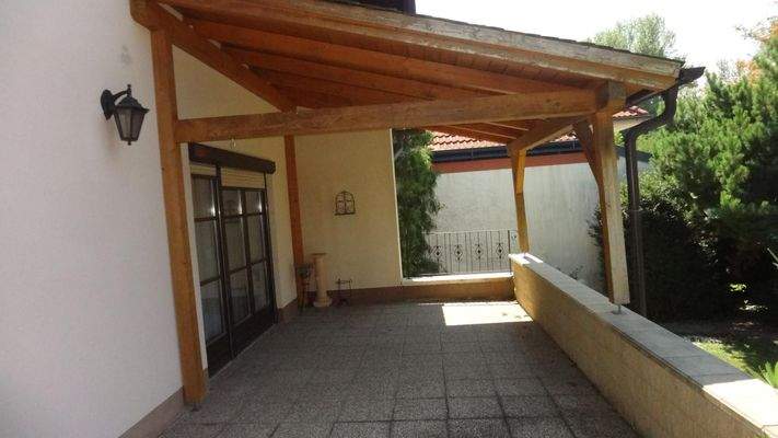 überdachte Terrasse