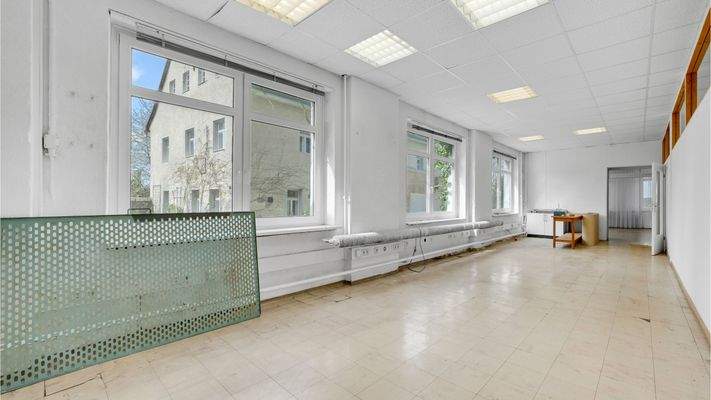 Fabrik OG Produktionsraum