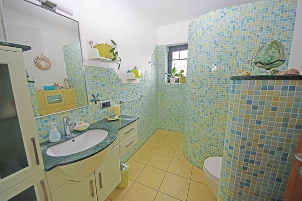 Gästebad mit Dusche