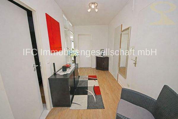 Flur/ Eingangsbereich im 1. OG