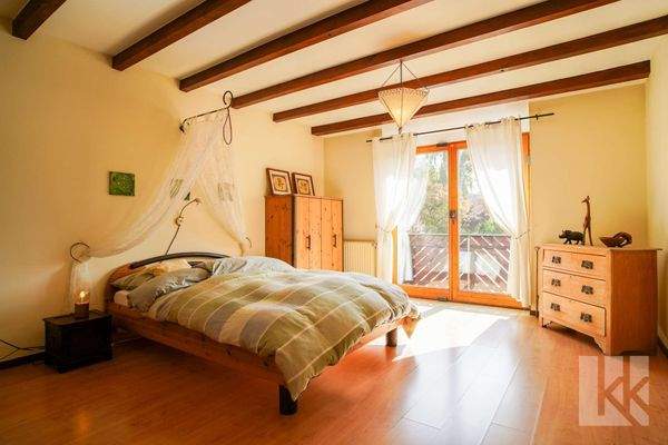 ...eins davon mit Balkon