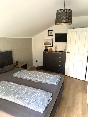 Schlafzimmer DG