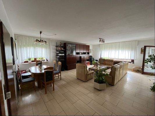 Großes Wohn-Ess-Zimmer