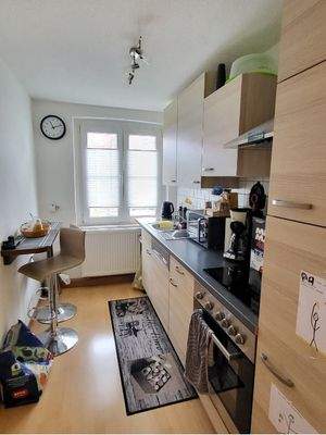 Küche mit Essplatz links