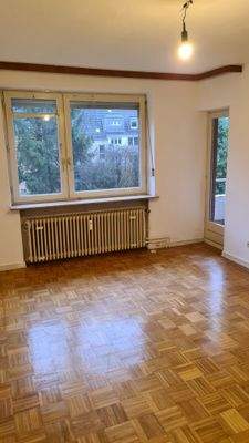 Wohnzimmer mit Stäbchen-Parkett