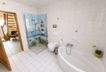 Bad mit Wanne und Dusche
