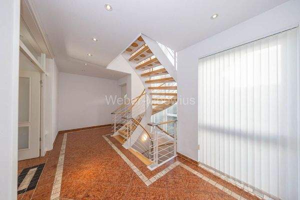 3437 Eingangshalle c