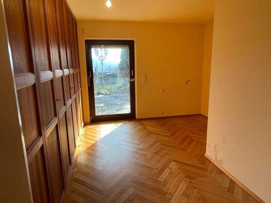 Zimmer 2 mit Einbauschrank