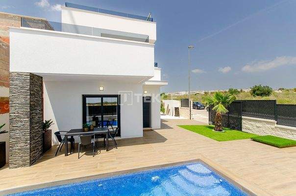 Detached Chic Golf Villas with Pools in Bigastro