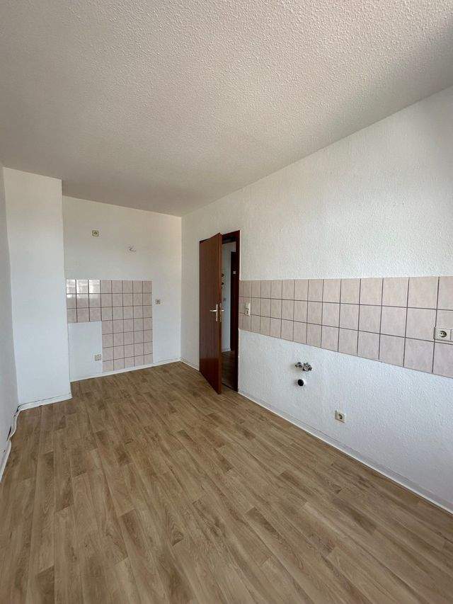 Helle 2 Raum Wohnung Dachgeschoss Wilkau-Haßlau ab sofort zu vermieten - Photo 3