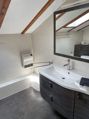 Bad im Dachgeschoss