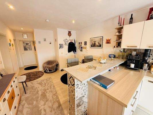 7 Küche mit Einbauküche