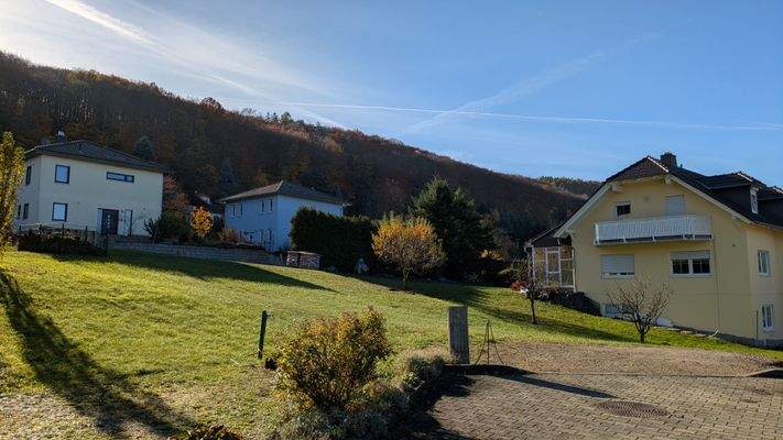 Baugrundstück mit unterer Zufahrt