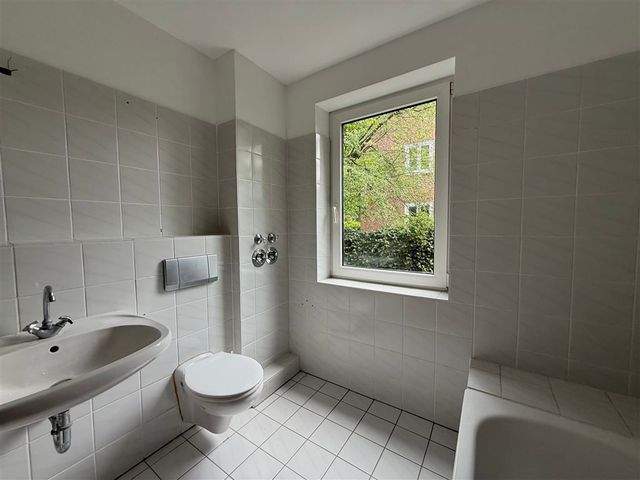 Helle 2,5-Zi.-Wohnung mit Balkon, EBK u. Tiefgaragenstellplatz; Elmschenhagen-Süd - Photo 3