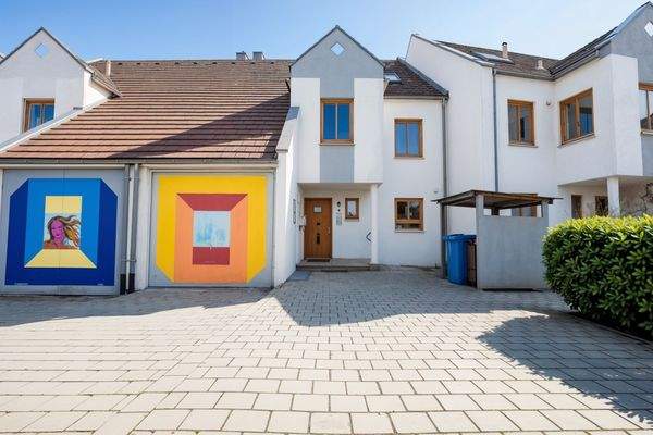 Außenansicht - Einfahrt und Haustüre