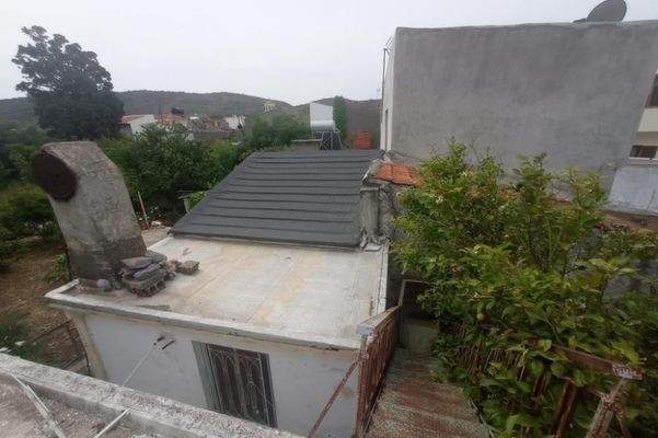 Kreta, Kastelli: Einfamilienhaus mit großem Garten in traditionellem Dorf zu verkaufen