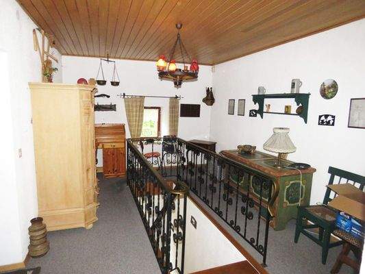 Diele mit Treppenaufgang im OG