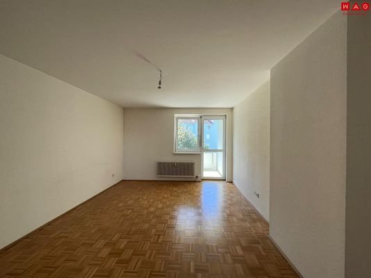 Wohnzimmer Blick in Richtung Balkon