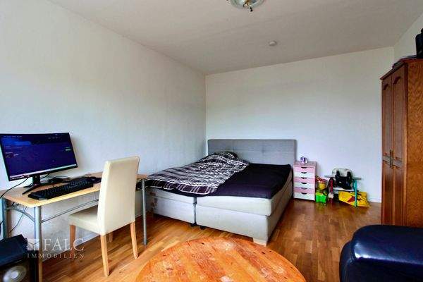 Wohn- und Schlafzimmer