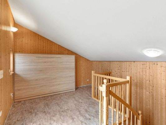 Treppe ins DG mit Klappbett