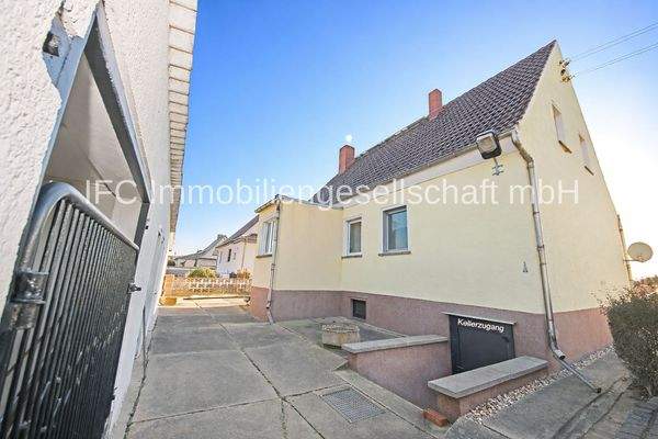 Hausansicht / Hofbereich