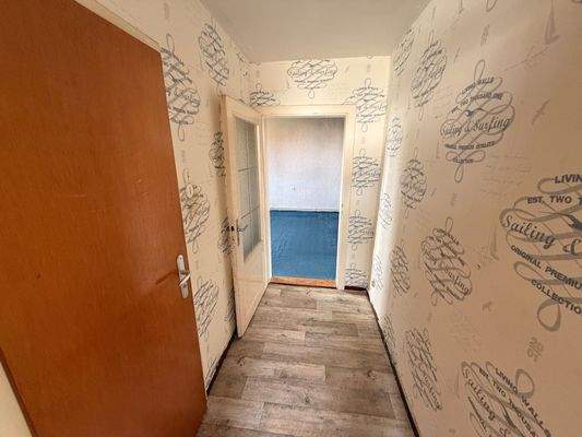 23 Flur OG linke Hälfte