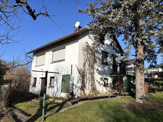 Ansicht des unterkellerten Garagengebäudes mit ausgebauten Räumen undLagerflächen