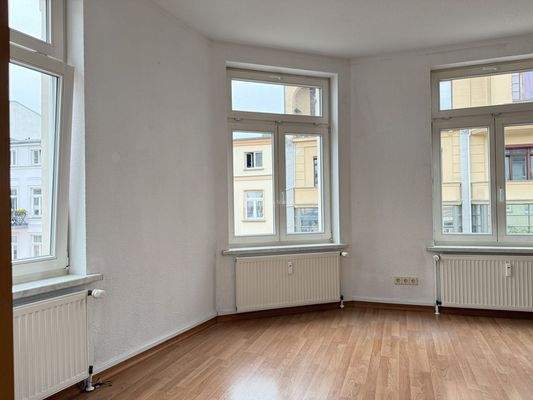 In das das Wohnzimmer aus der Küche sehend