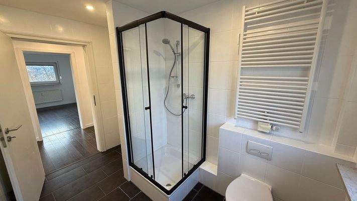 Badezimmer mit Dusche