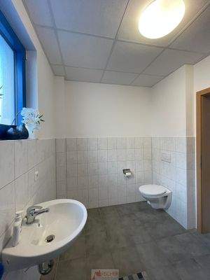 WC + Waschbecken
