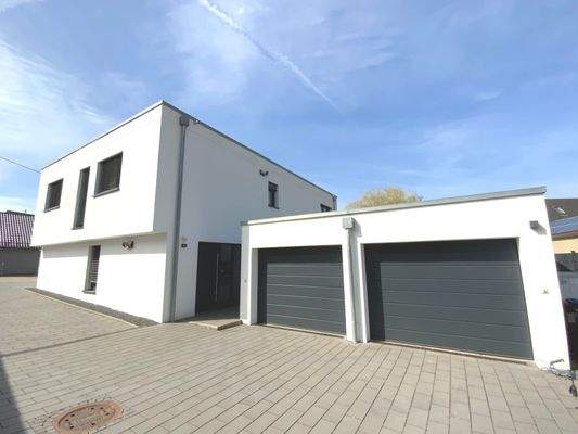 Doppelgarage + 2x Stellplatz