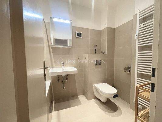 Badezimmer mit Badewanne