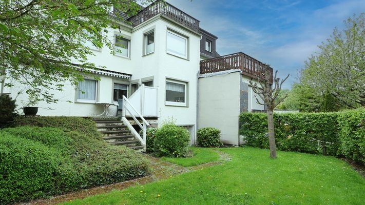Blick vom Garten auf das Objekt