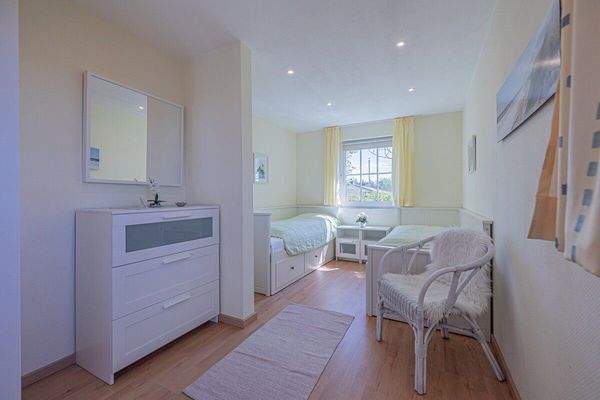 16) Weiteres Schlafzimmer