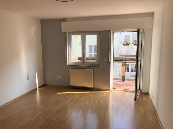 3,5-Zi.-Wohnung in der 4. Etage, 78 m² 2 Balkone sofort frei, nahe Marienplatz!