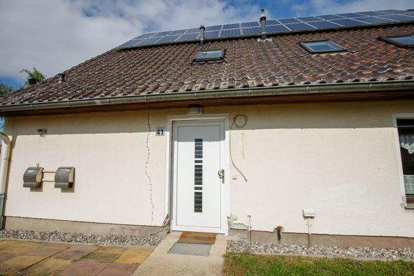 04 - Hauseingang.jpg