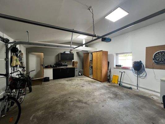 Geräumige moderne Garage